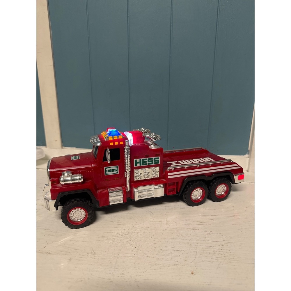2015 HESS Toy Truck Emergency Tow Truck Lights Red